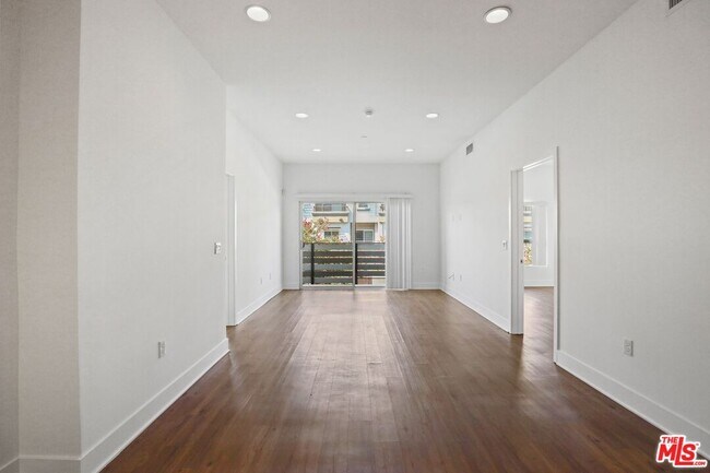 Foto del edificio - 5308 Sepulveda Blvd