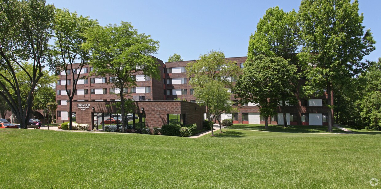 Foto del edificio - Longwood Apartments