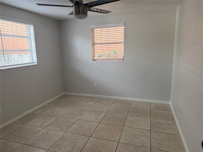 Foto del edificio - 3009 W Waters Ave