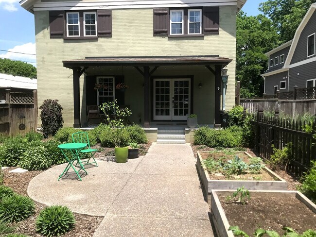 Foto del edificio - 1021 Petway Ave