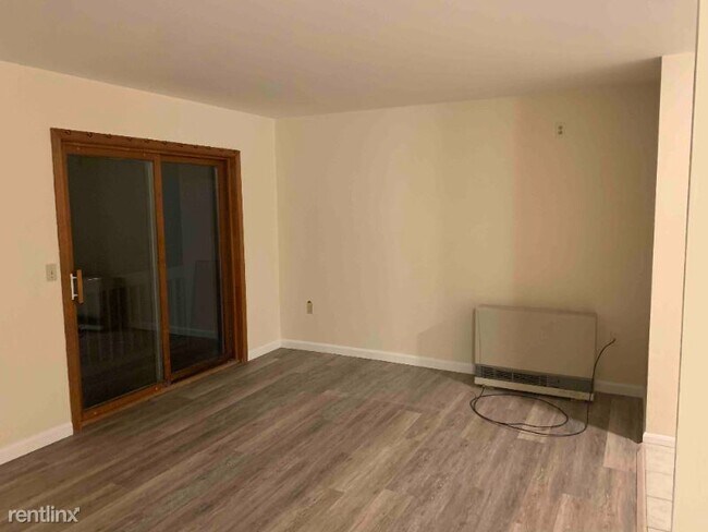 Building Photo - 2 br, 1 bath Condo - 329 Old Lakeshore Roa...