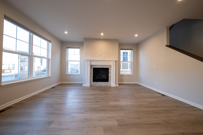 Building Photo - 2233 Gateway Curv