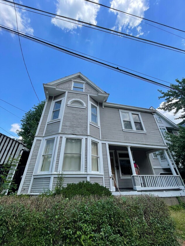 Primary Photo - 411 Noble St