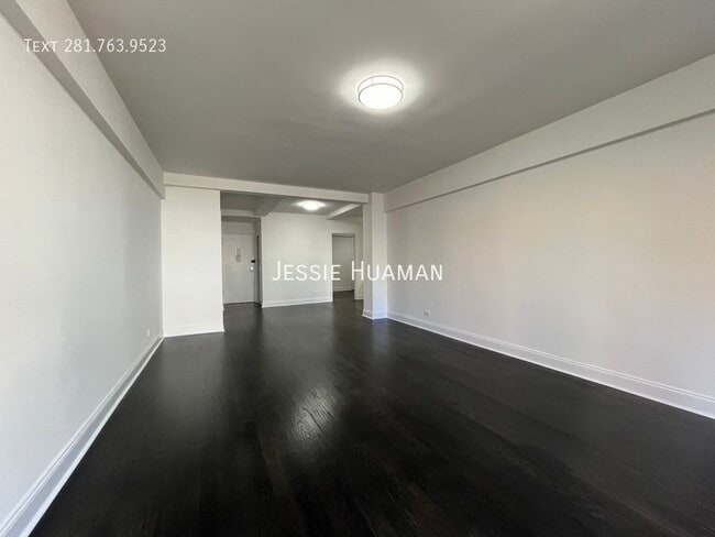 Building Photo - 219 E 69th St
