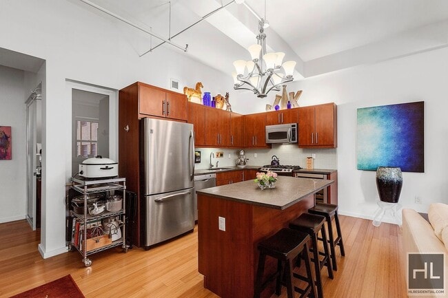 Building Photo - Loft, In-Unit Washer and Dryer, Flexible 2...
