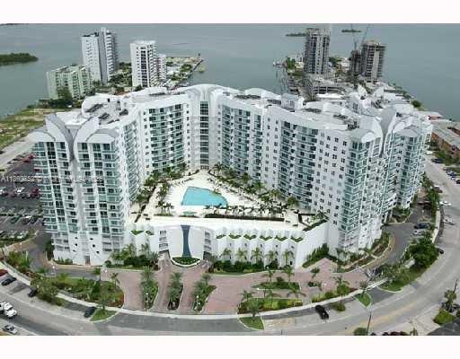 Foto principal - 7900 Harbor Island Dr