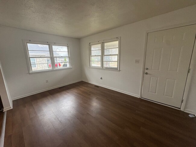 Foto del edificio - 920 Avery Dr