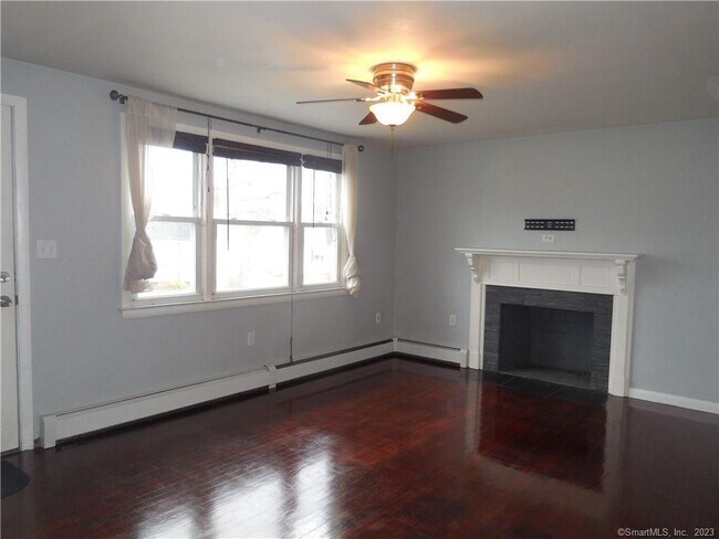 Foto del edificio - 215 Fowler Ave