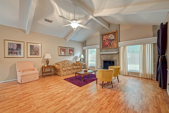 Foto del edificio - 3631 Glenpine Dr
