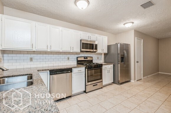 Foto del edificio - NOW AVAILABLE! 2307 Featherton Ct, Sugar L...