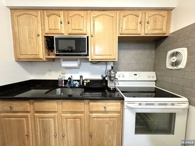 Foto del edificio - 20 E Harriet Ave