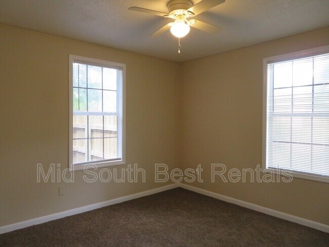 Building Photo - 1322 Russwood Rd