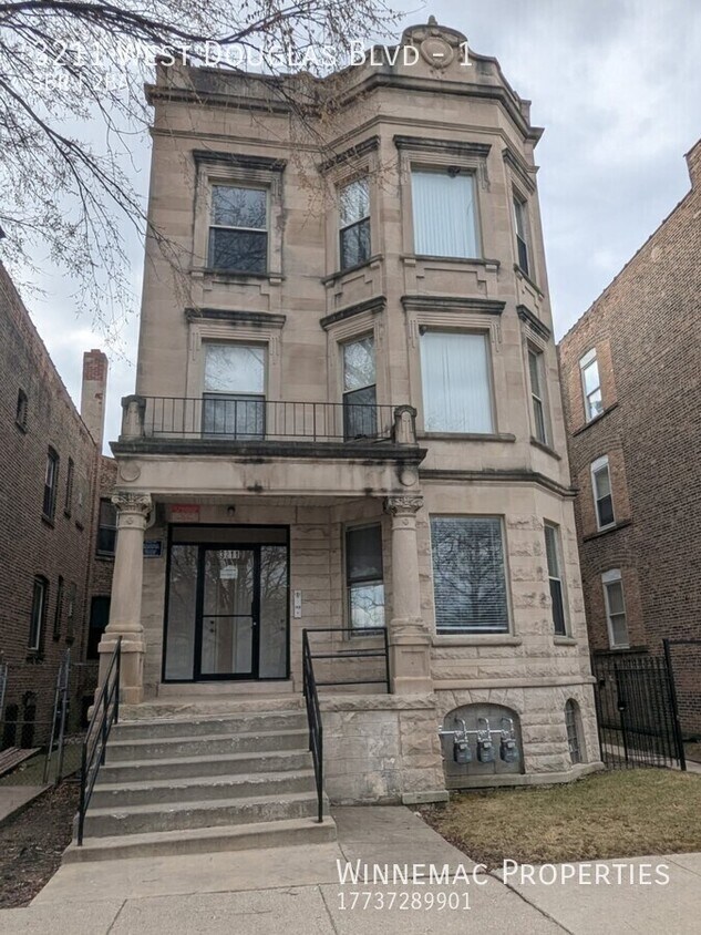 Primary Photo - 3211 W Douglas Blvd