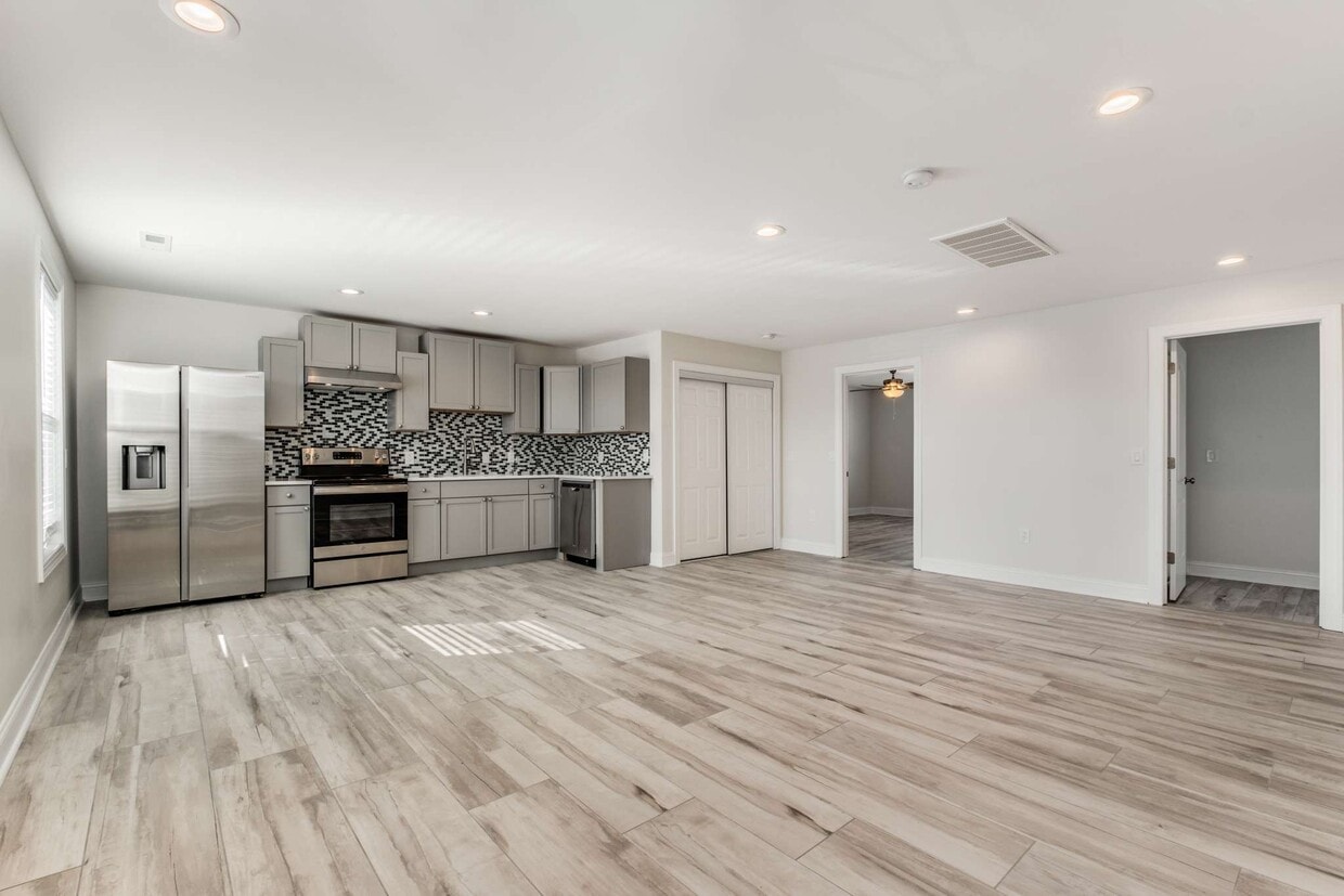 Primary Photo - 115 28th Ave N