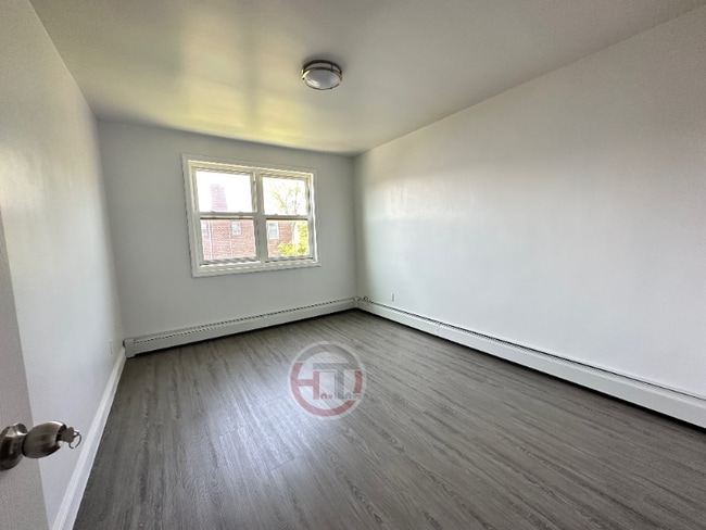 Building Photo - 3250 Lucerne St