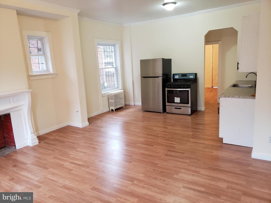 Primary Photo - 4812 Regent St