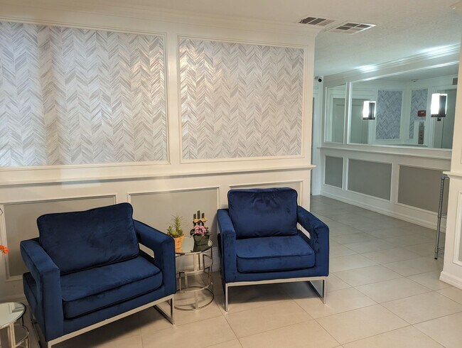 Building Photo - Beautiful Corner 3rd Floor 2 bedroom Condo...