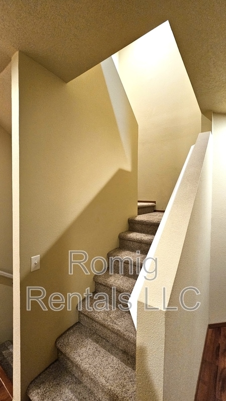 Building Photo - 3612 NE 81st Cir