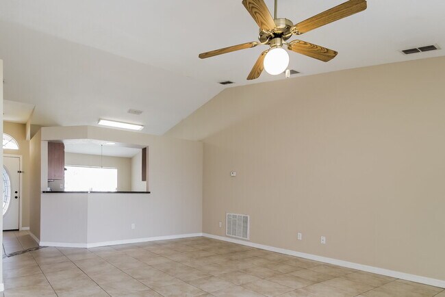 Foto del edificio - 744 16th St NE