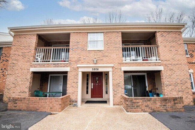 Foto del edificio - 5806 Cove Landing Rd