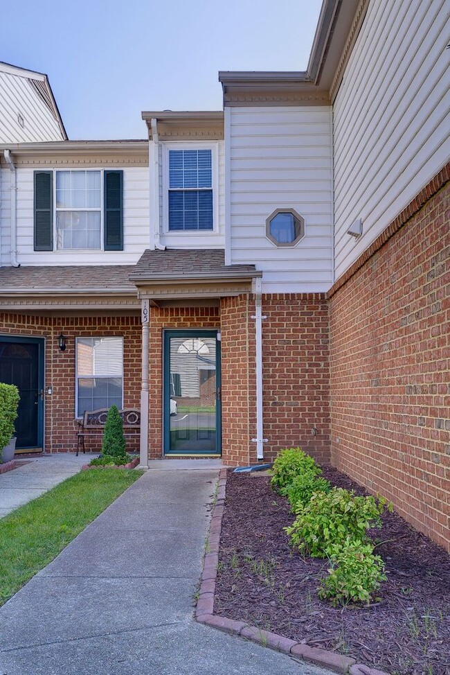 Building Photo - Coventry Townhome with Garage