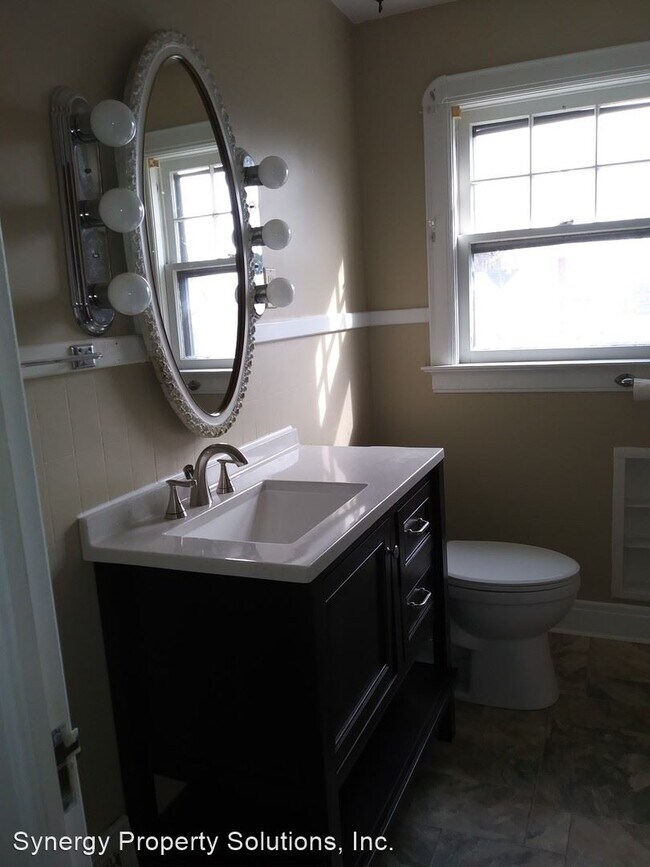 Building Photo - 3 br, 1 bath House - Massa Ave 65
