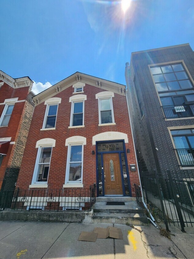 Primary Photo - 929 W 18th Pl