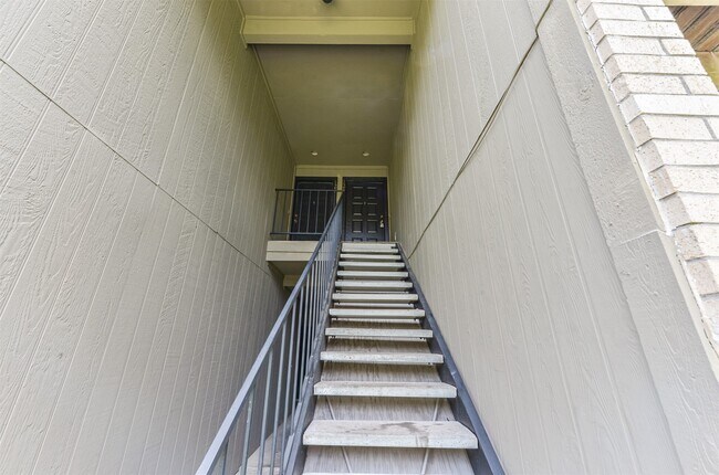 Foto del edificio - 10811 Richmond Ave.