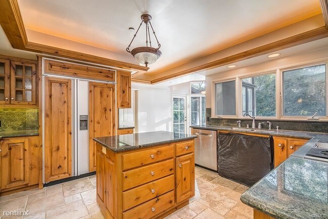 Building Photo - 4 br, 5 bath House - 1018 W Orange Grove Ave
