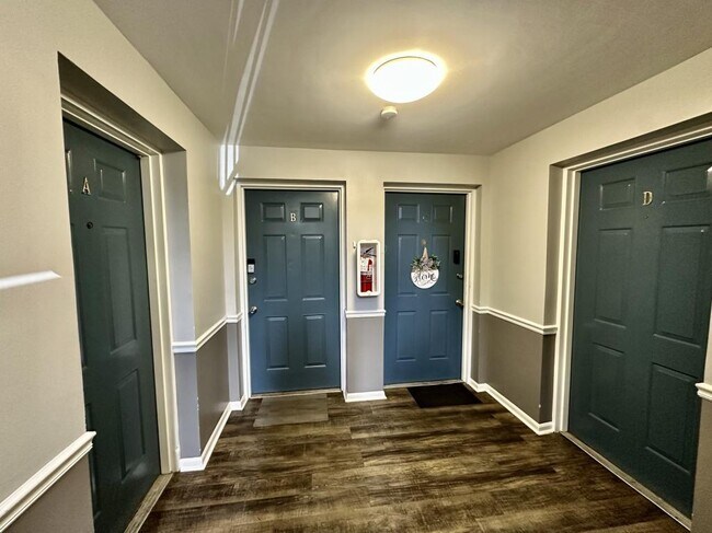 Building Photo - 1645 Arlyn Cir