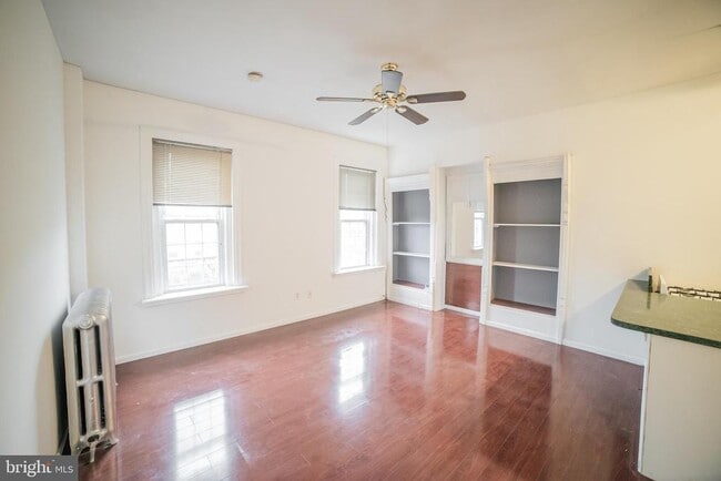 Building Photo - 2424 Poplar St