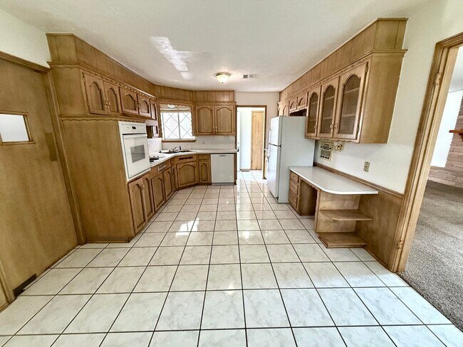 Foto del edificio - Large 2BD 2BA Time Capsule Home of the 60'...