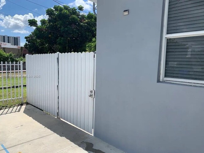 Building Photo - 1762 NW 15th St