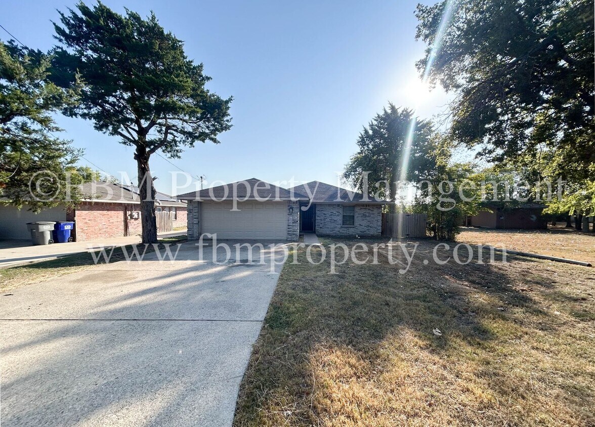 Foto principal - 3640 Waters St