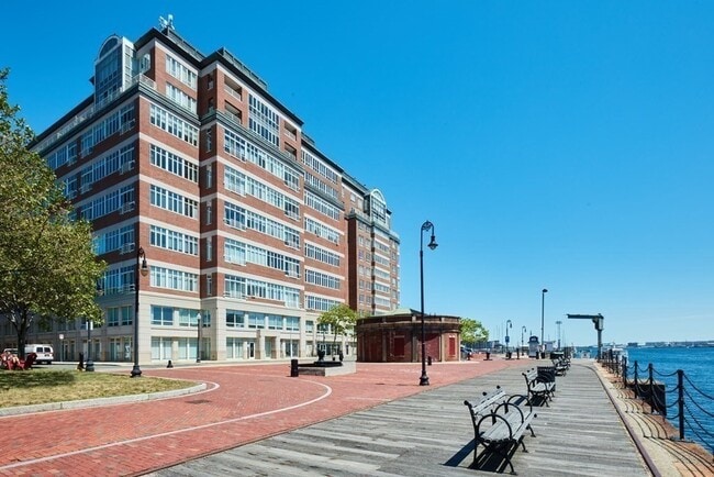 Building Photo - 197 8th St