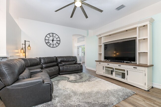Foto del edificio - For Rent: Stunning Home in Tranquil Greystone Subdivision.