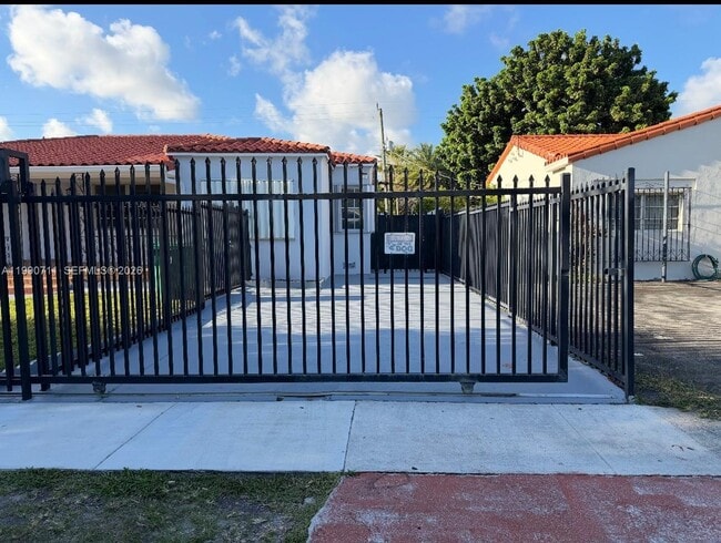 Foto del edificio - 1765 SW 21st St