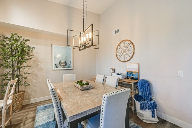 Foto del edificio - 6824 Sterling Greens Dr