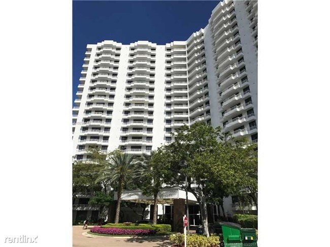 Foto del edificio - 3300 NE 192nd St