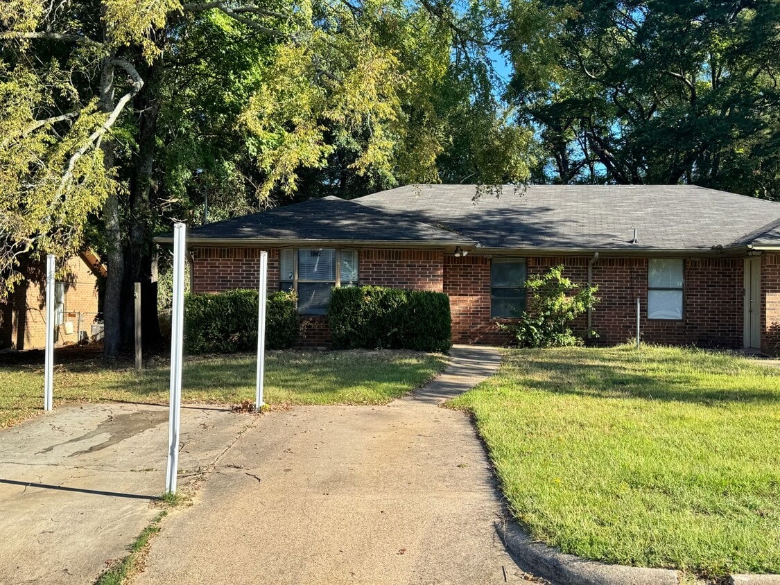 Primary Photo - 10802 Kiamichi Dr