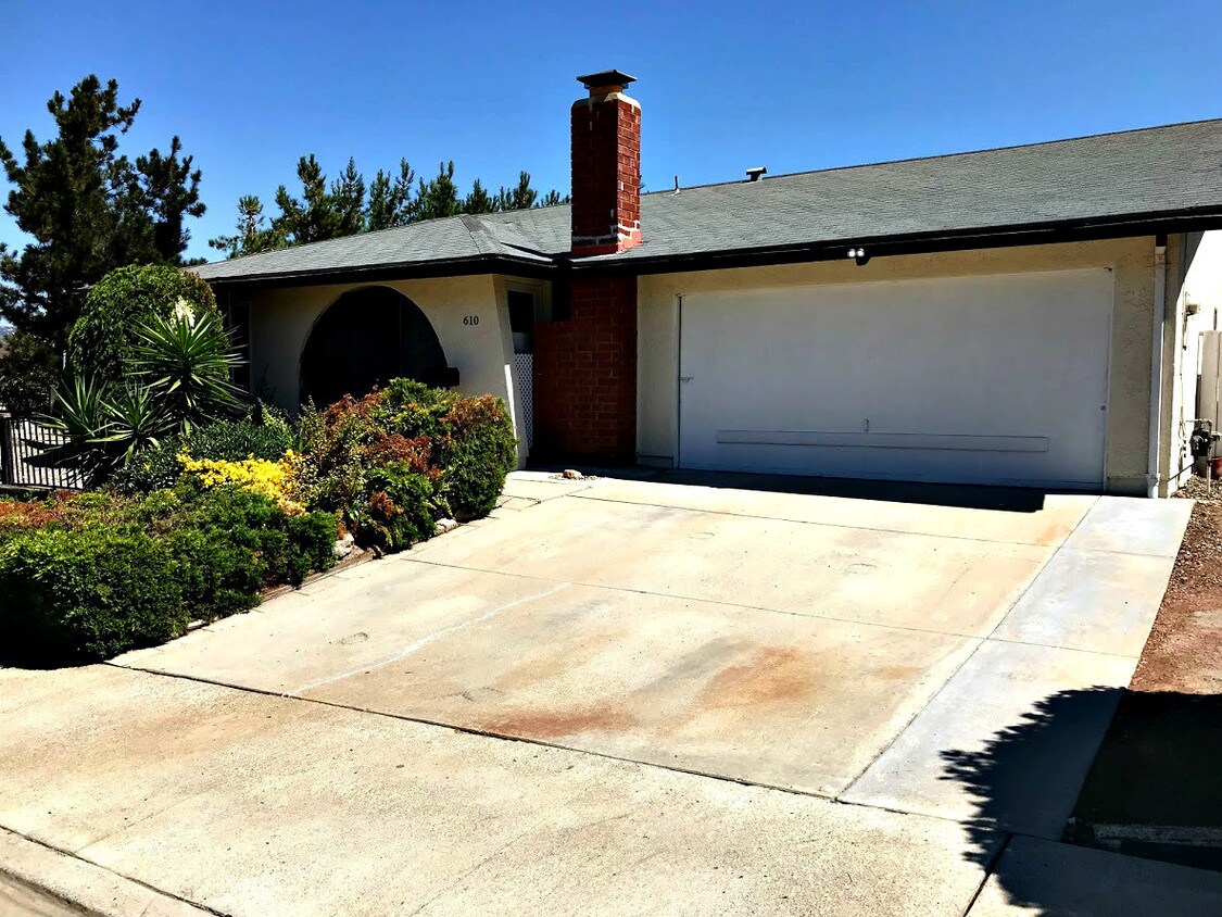 Primary Photo - 610 Overlook St