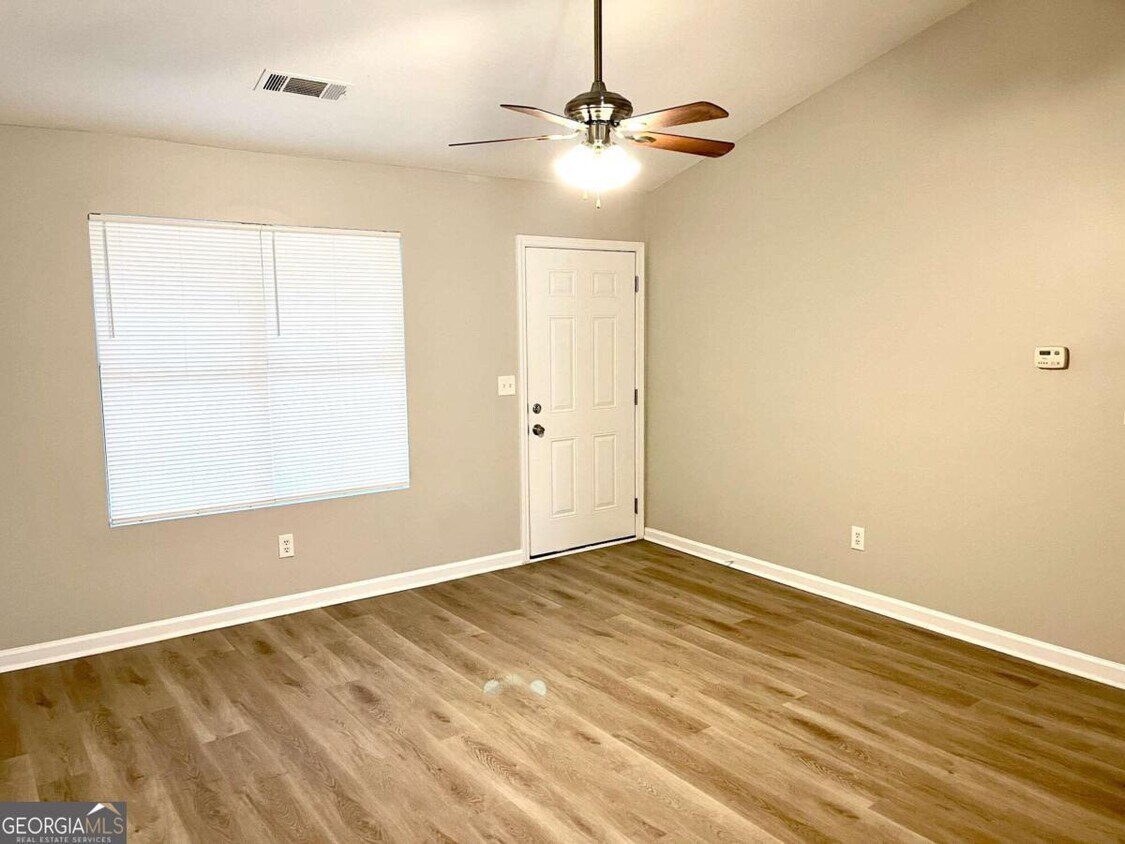 114 Thorpe Rd Unit B, Jackson, GA 30233 Room for Rent in Jackson, GA