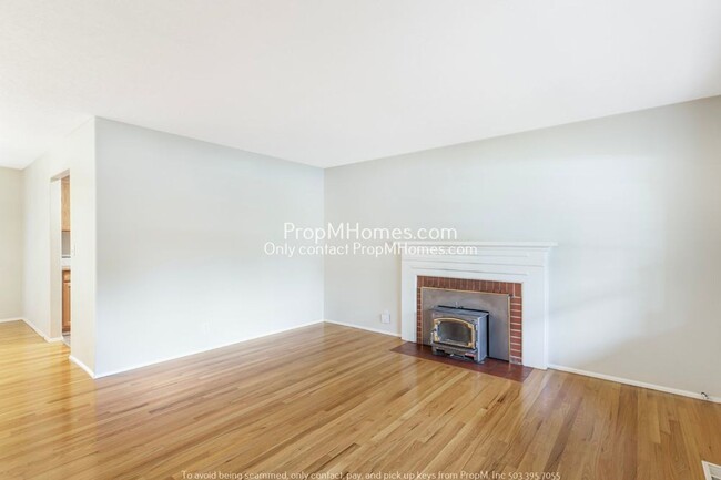 Building Photo - Charming Three-Bedroom Haven in the Heart ...