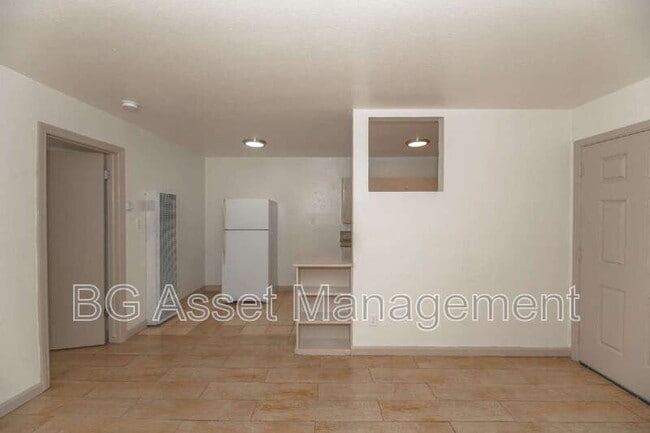 Building Photo - 728 Darina Ave