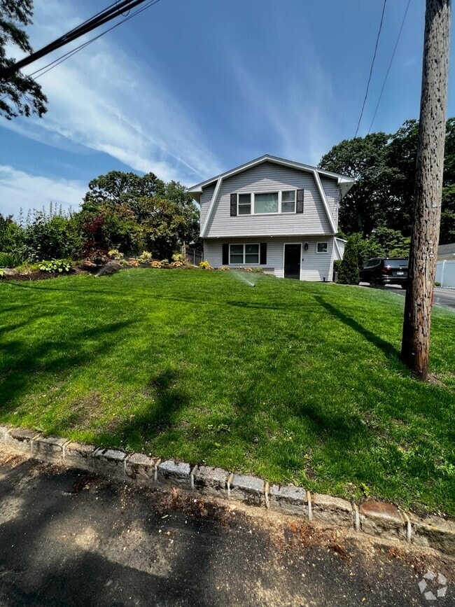 Building Photo - 26 Cedarwood Dr