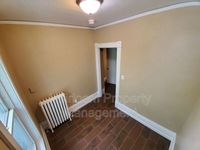 Foto del edificio - 421 N 1st Ave W