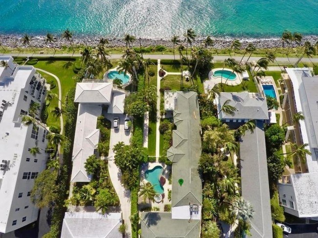 Building Photo - 1/1 Efficiency in Palm Beach Shores