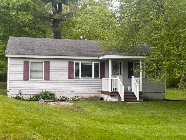 Building Photo - 3 Pine Crest Dr