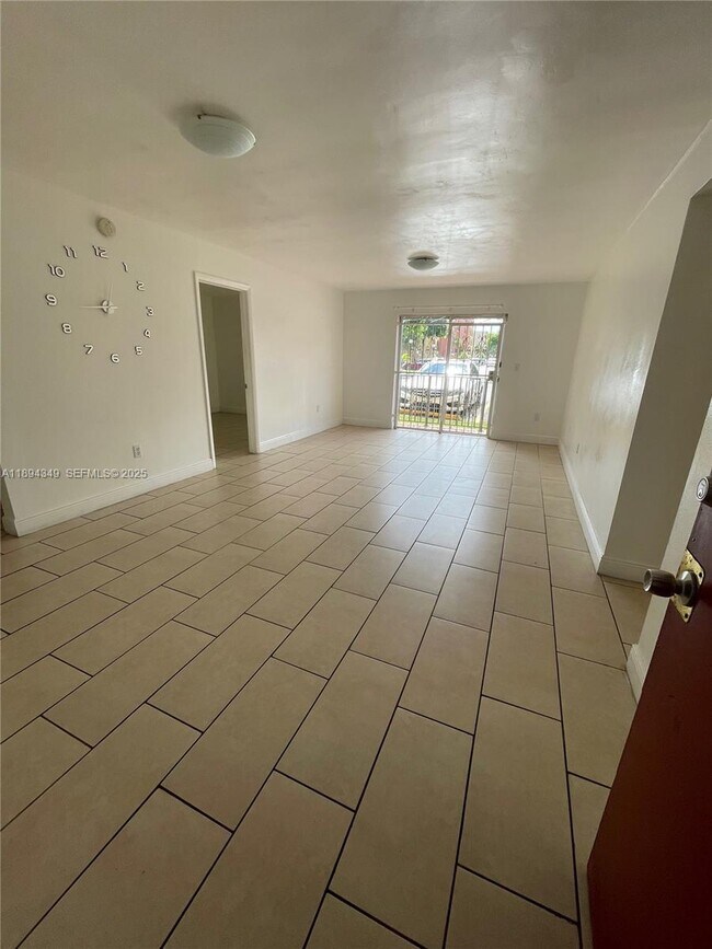 Foto del edificio - 4721 NW 7th St