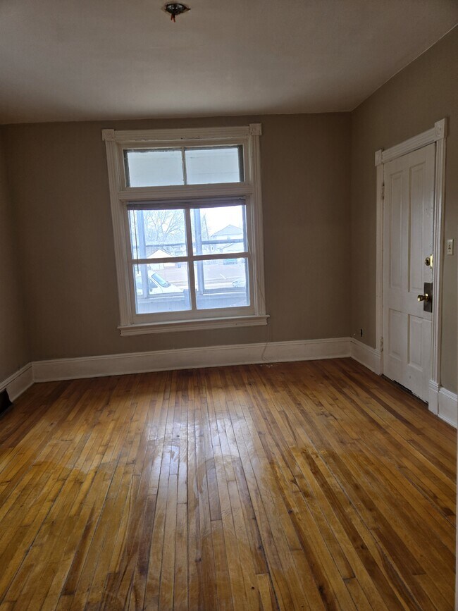 Foto del edificio - 902 Jessamine Ave E